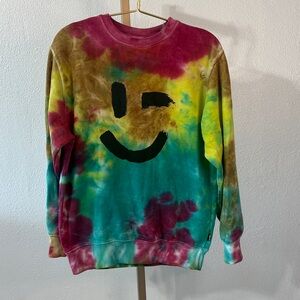 Molo Vibrant tie dye winky Sweatshirt- Kids size XL